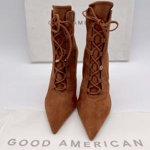 Good American Scandal Black & Honey Suede Lace Up Gold Heel Booties Size 8.5